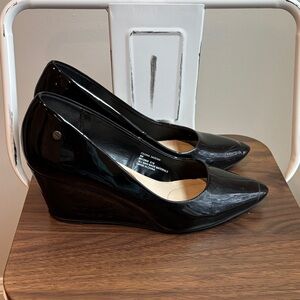 Jones New York Glossy Black Wedges